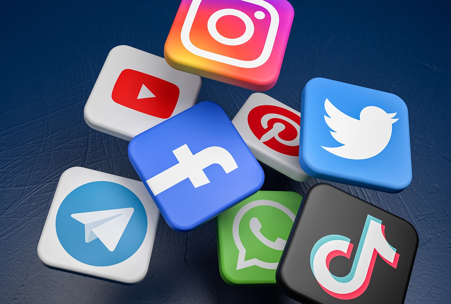 Comparing Marketing Options Available Through SMM World social media services for Different Needs